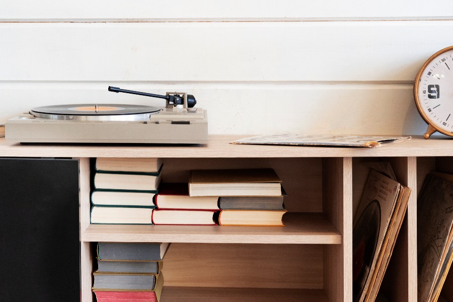 Decorare casa con i libri: idee per una libreria di design