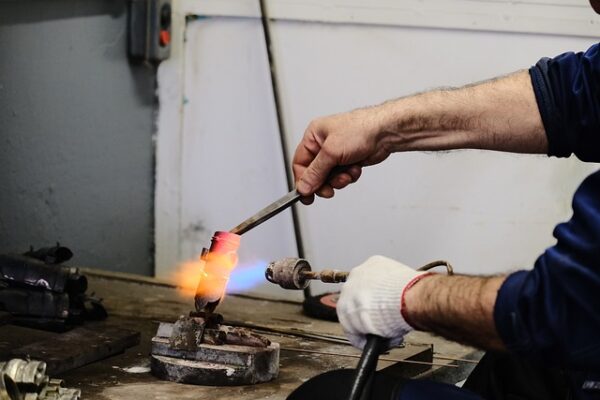 Clausola Salvaguardia Metalmeccanici 2024: Aumento Salariale del 6,9%