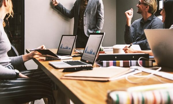 Piano di Comunicazione Aziendale: Guida Completa per Strategie Efficaci