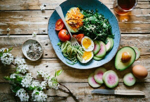 Dieta per dimagrire 10 kg: strategie concrete e l’aiuto dei pasti pronti bilanciati